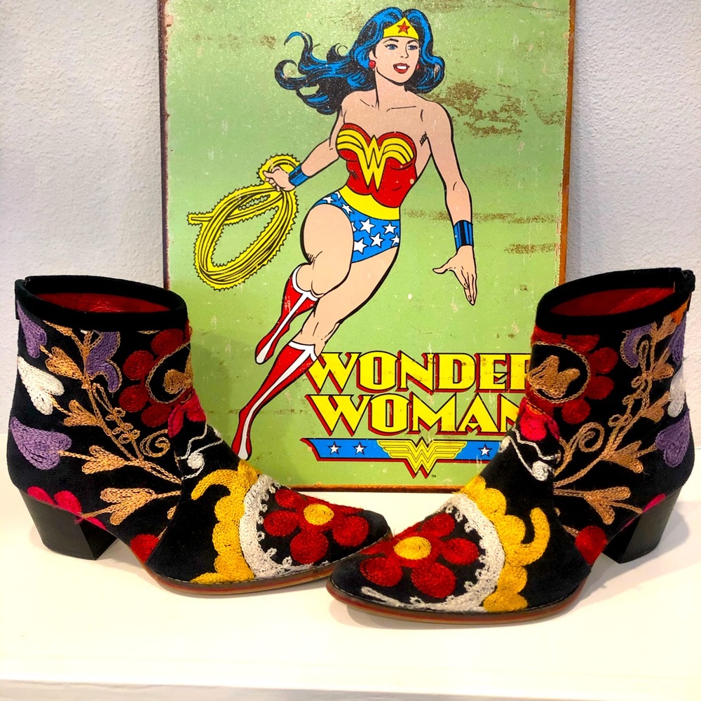ARTEMIS Custom Boots